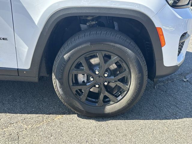 New 2025 Jeep Grand Cherokee Laredo image 13