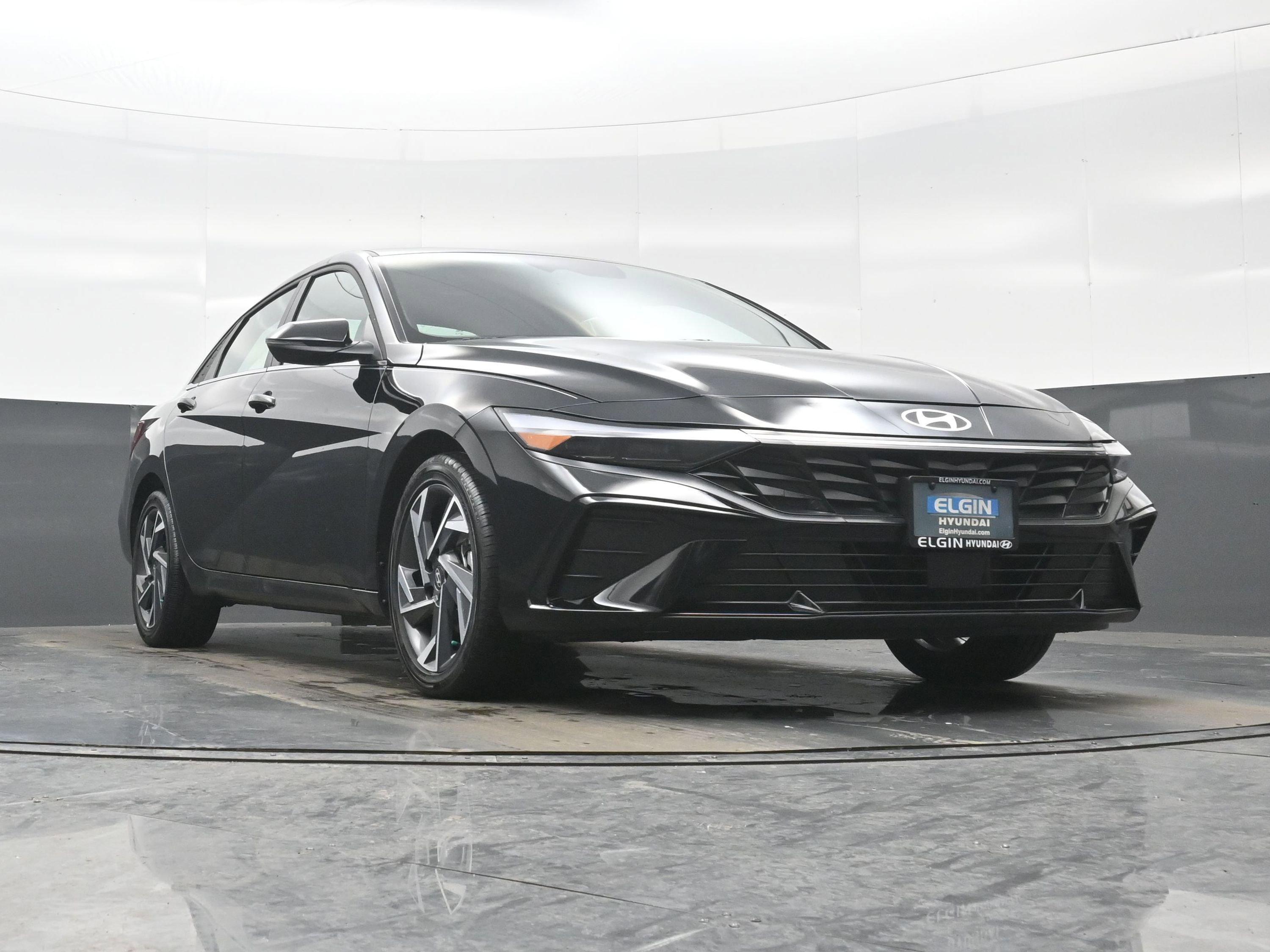 Certified 2025 Hyundai Elantra Limited image 32