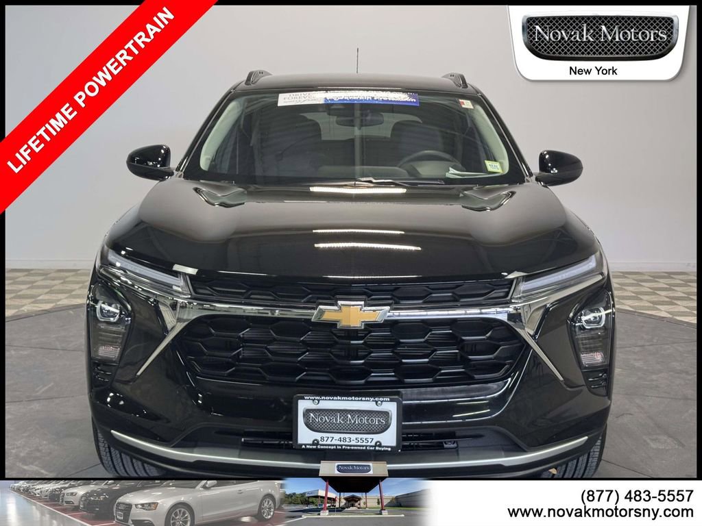 Used 2025 Chevrolet Trax LT w/ Driver Confidence Package image 2
