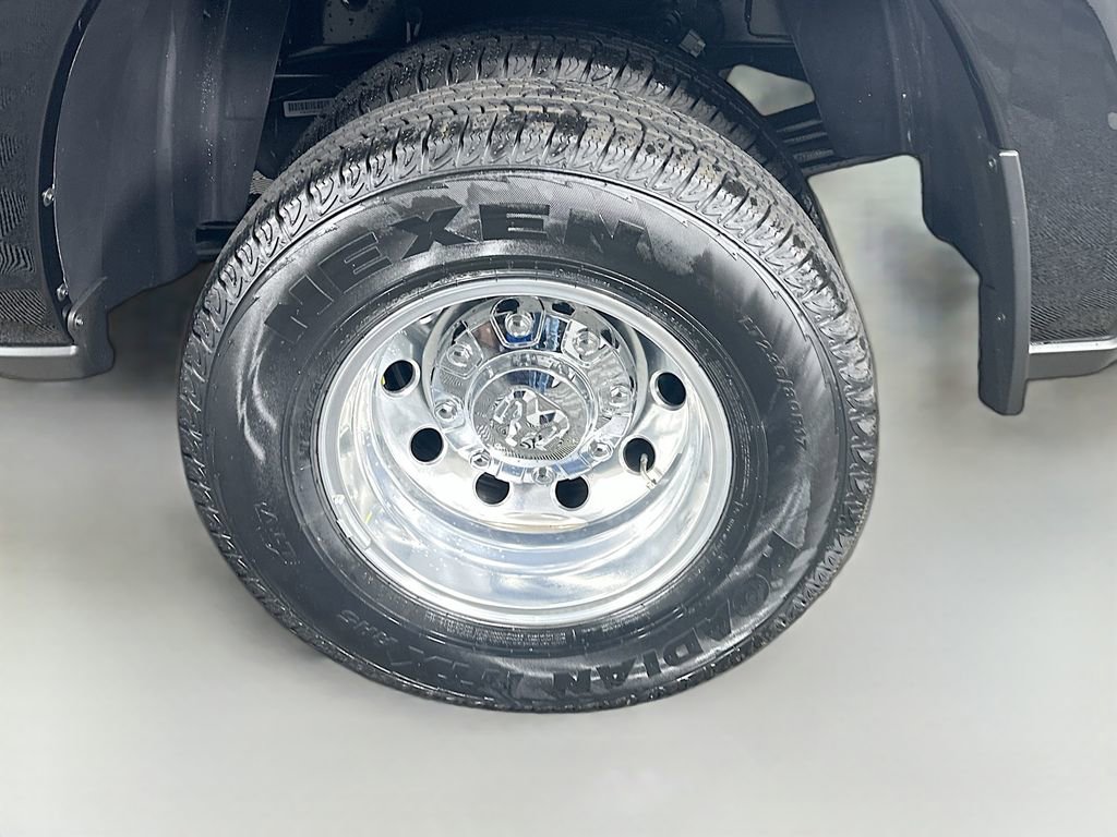 New 2025 RAM 3500 Laramie AWD/4WD image 17
