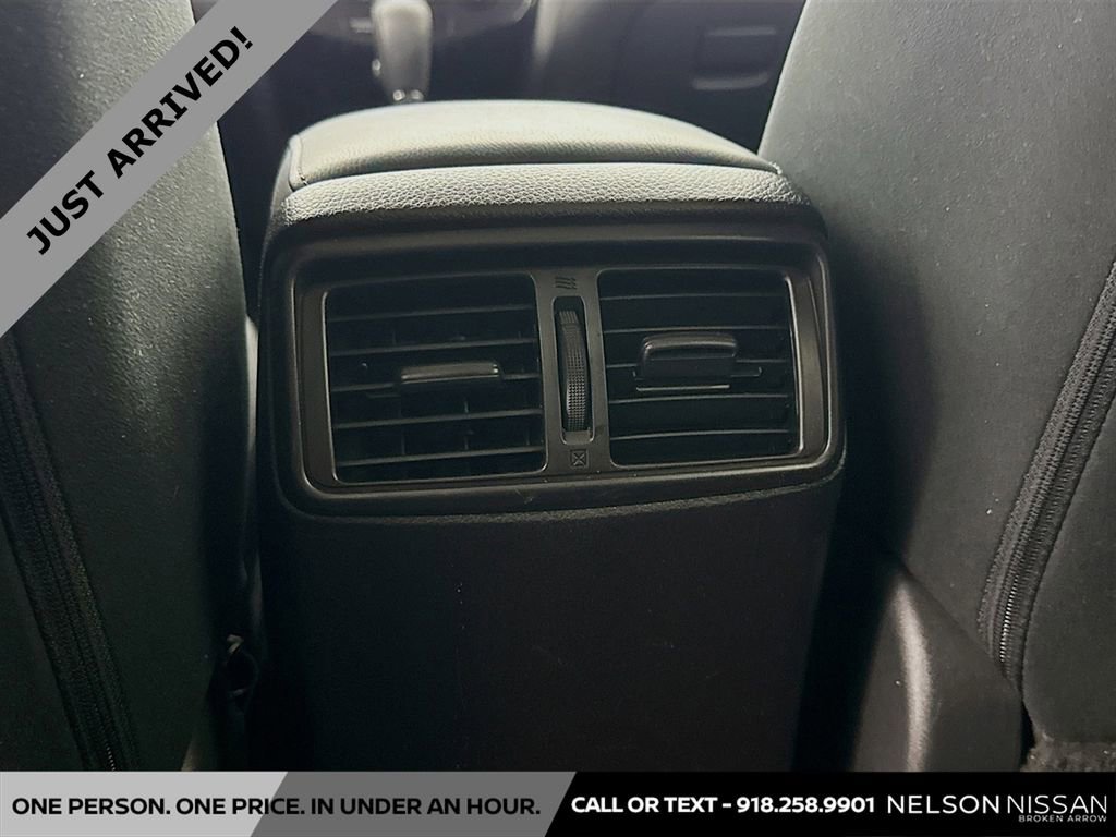 Used 2015 Nissan Rogue SV w/ SV Premium Package image 25