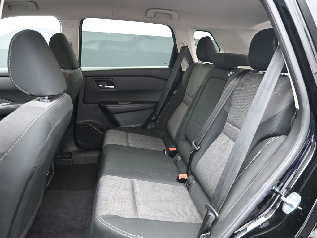 Used 2025 Nissan Rogue SV image 12