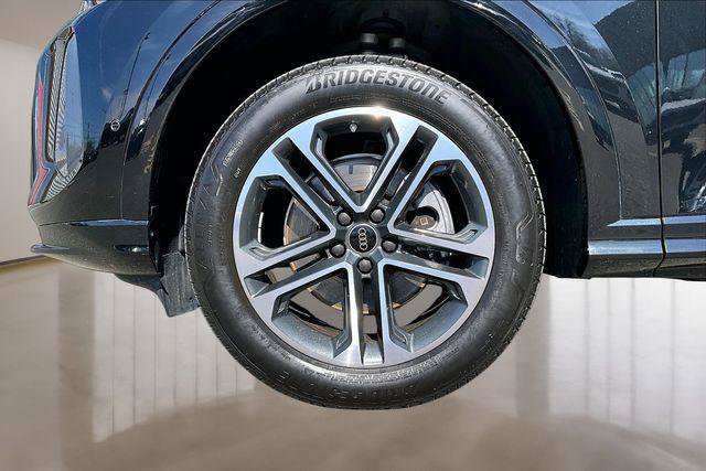 Used 2025 Audi Q5 Premium w/ 19" Wheel Package AWD/4WD image 34