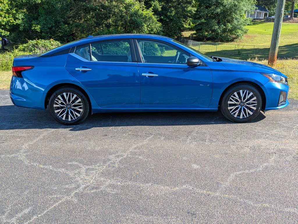 Used 2025 Nissan Altima 2.5 SV FWD image 7