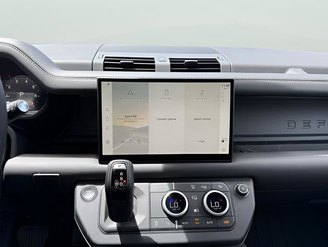 Certified 2025 Land Rover Defender 90 S AWD/4WD image 20