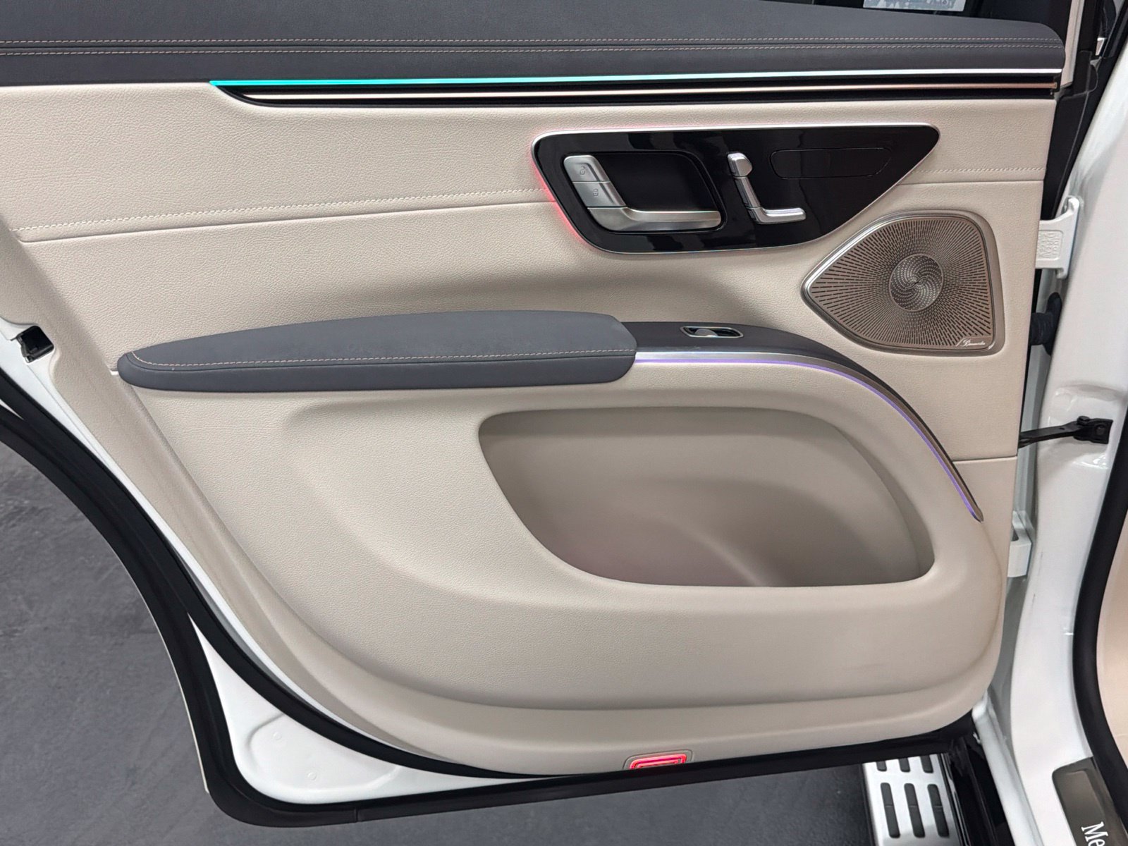 Certified 2023 Mercedes-Benz EQS 580 4MATIC SUV image 38