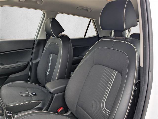 Used 2023 Hyundai Venue Limited FWD image 8