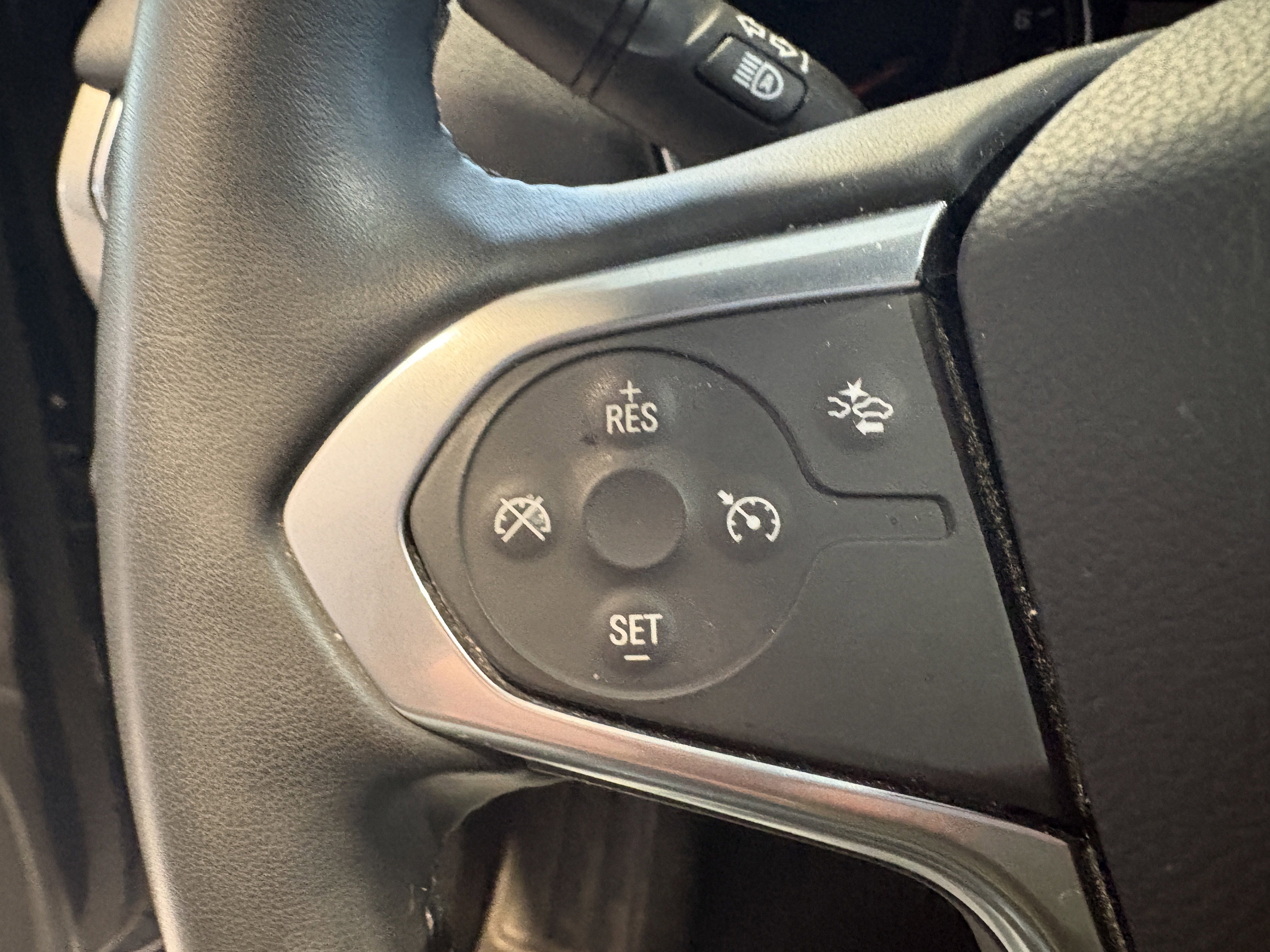 Used 2023 Chevrolet Traverse LT image 12