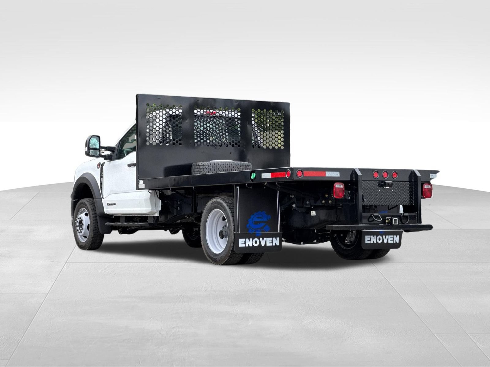 Used 2024 Ford F550 4x4 Regular Cab Super Duty image 5