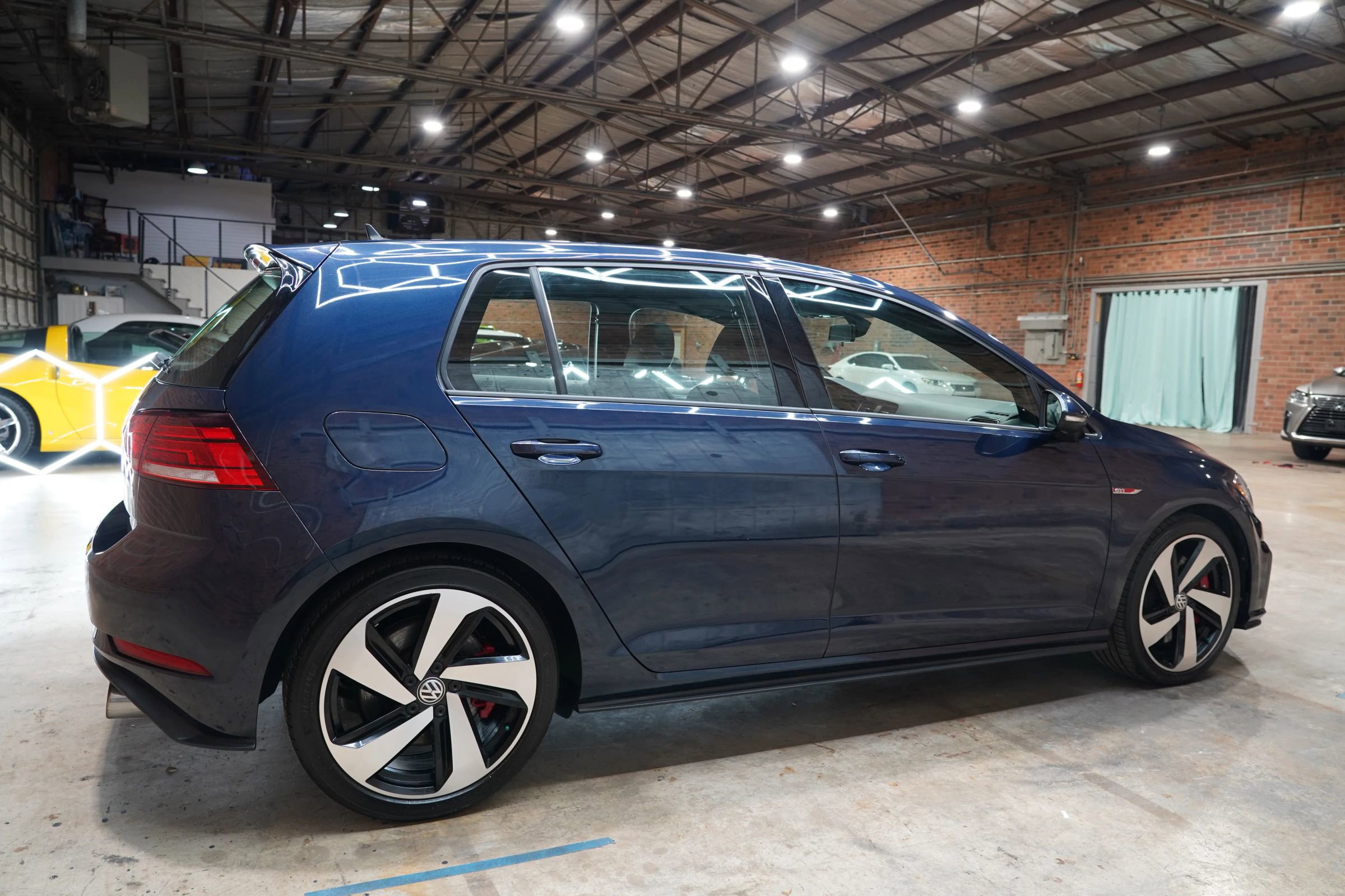 Used 2018 Volkswagen GTI SE w/ SE Leather Package image 17