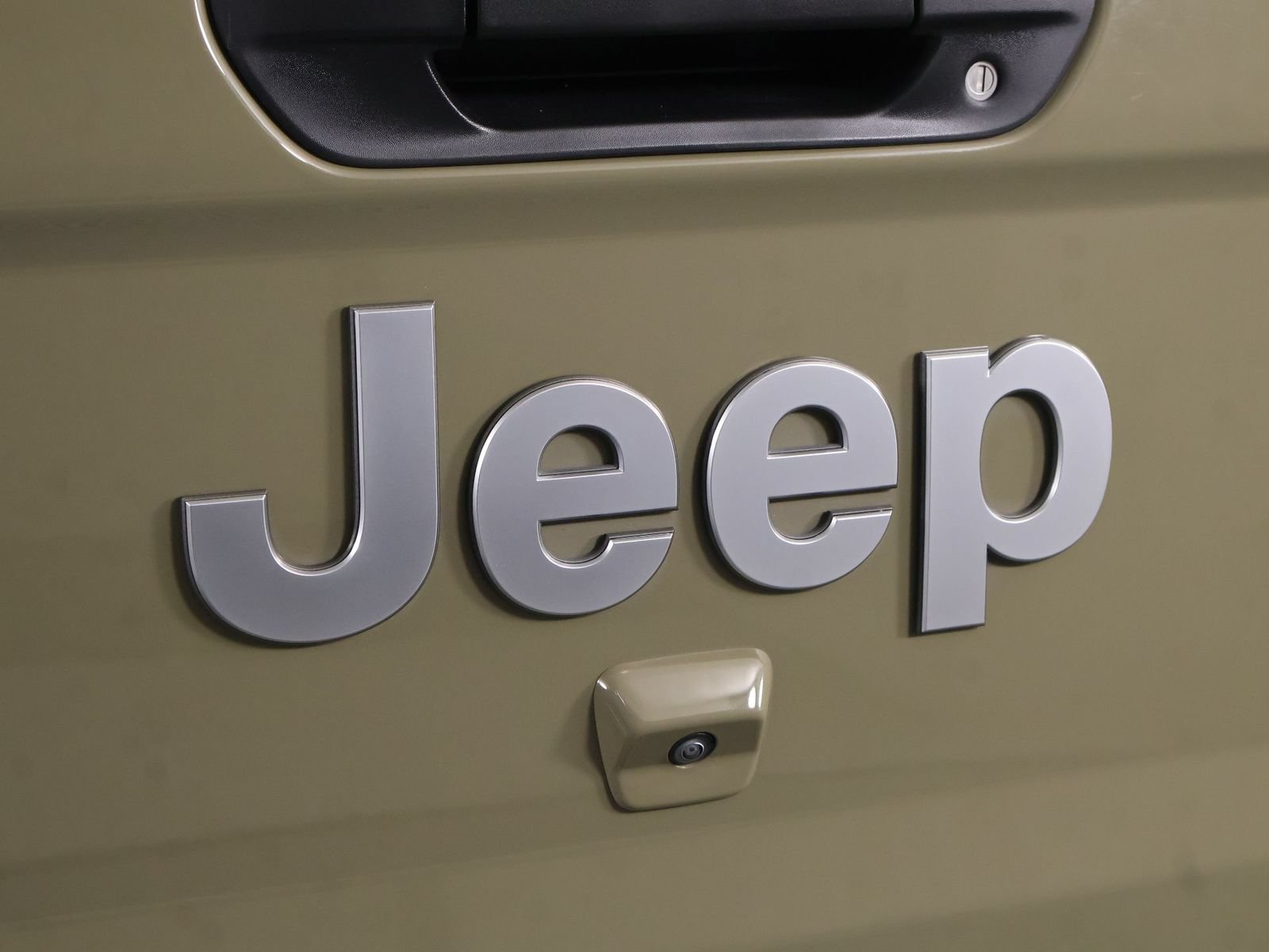 Used 2020 Jeep Gladiator Overland AWD/4WD image 19