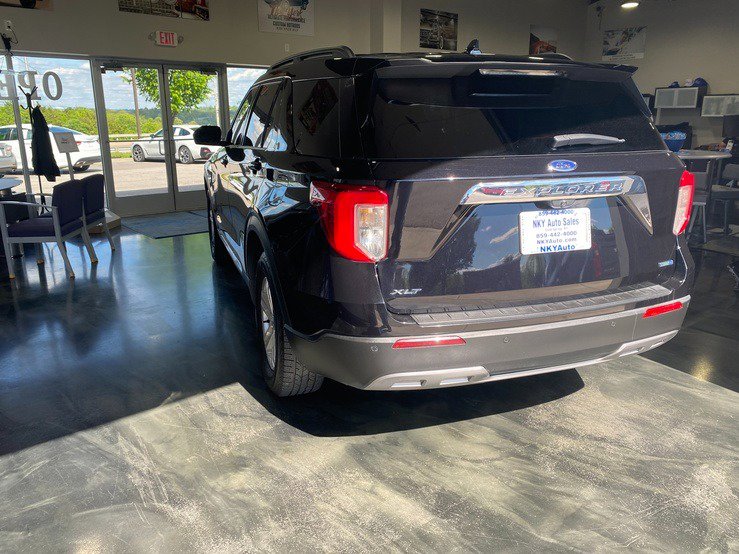 Used 2020 Ford Explorer XLT w/ Equipment Group 202A AWD/4WD image 7