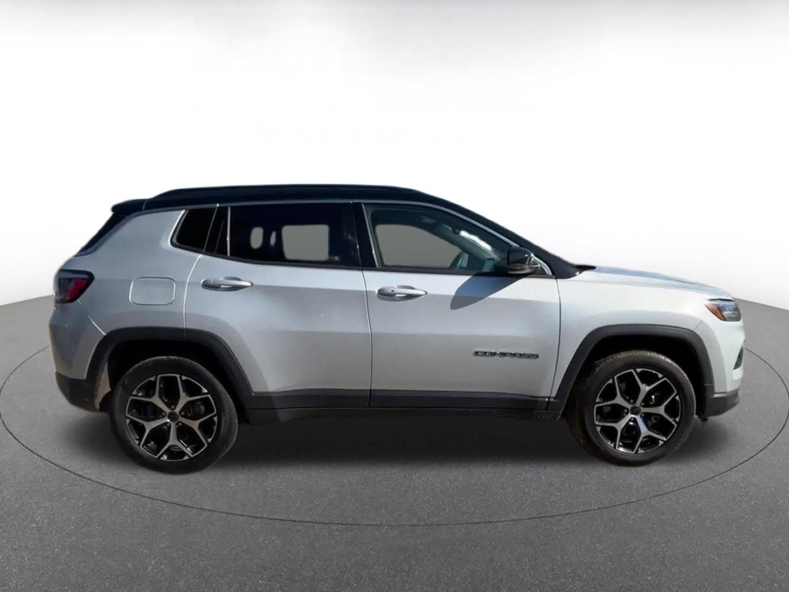 Used 2025 Jeep Compass Limited AWD/4WD image 16