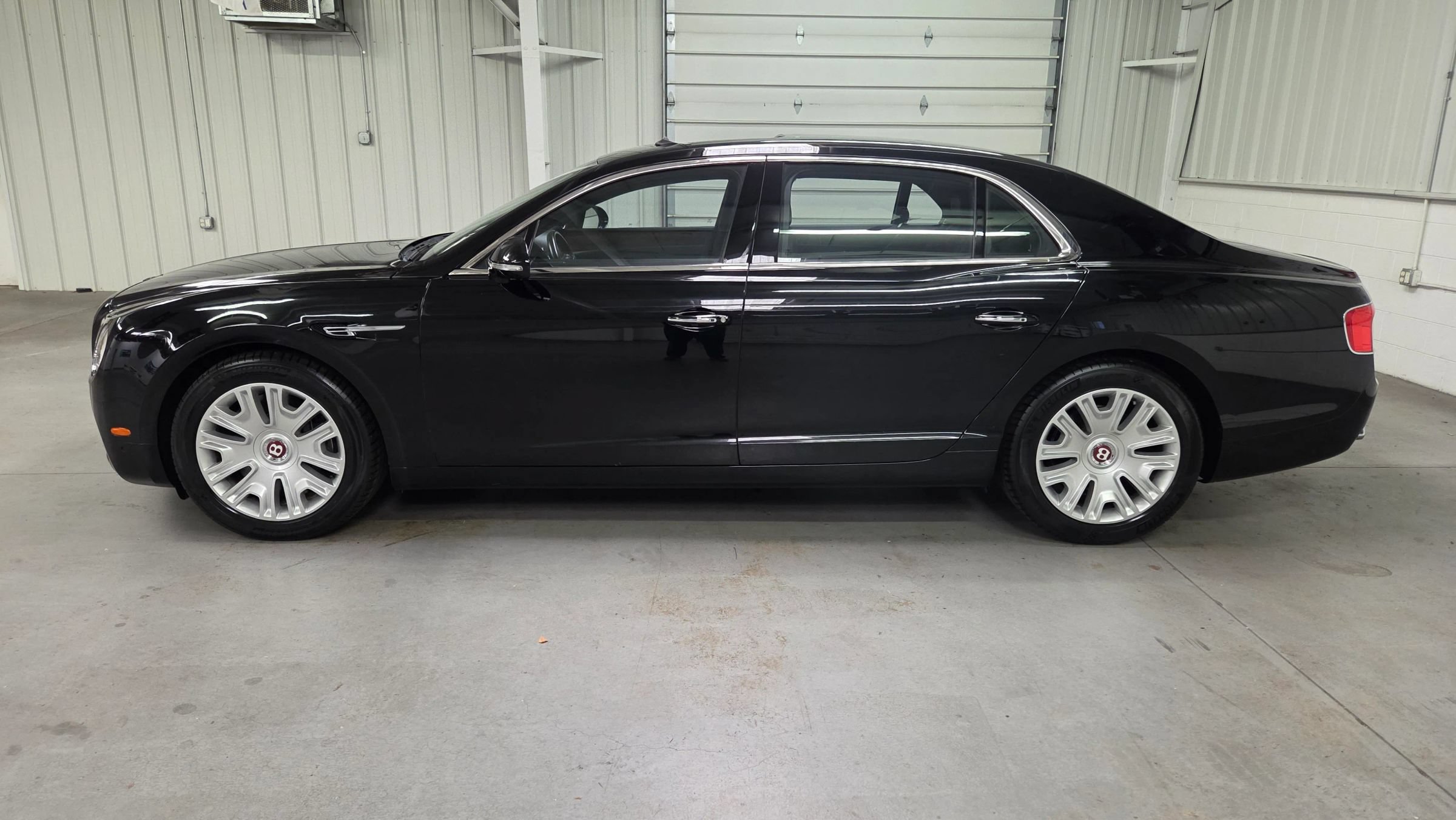 Used 2018 Bentley Flying Spur V8 AWD/4WD image 3