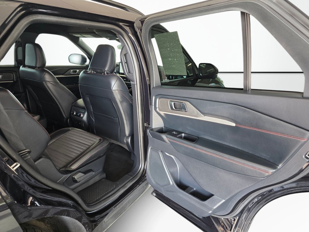 Used 2025 Ford Explorer ST-Line AWD/4WD image 39