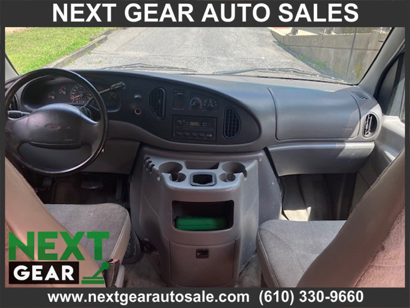 Used 2000 Ford E-150 and Econoline 150 RWD image 8