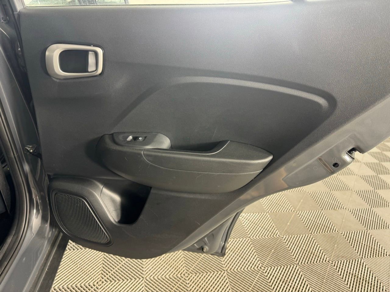 Used 2025 Hyundai Venue SEL image 26