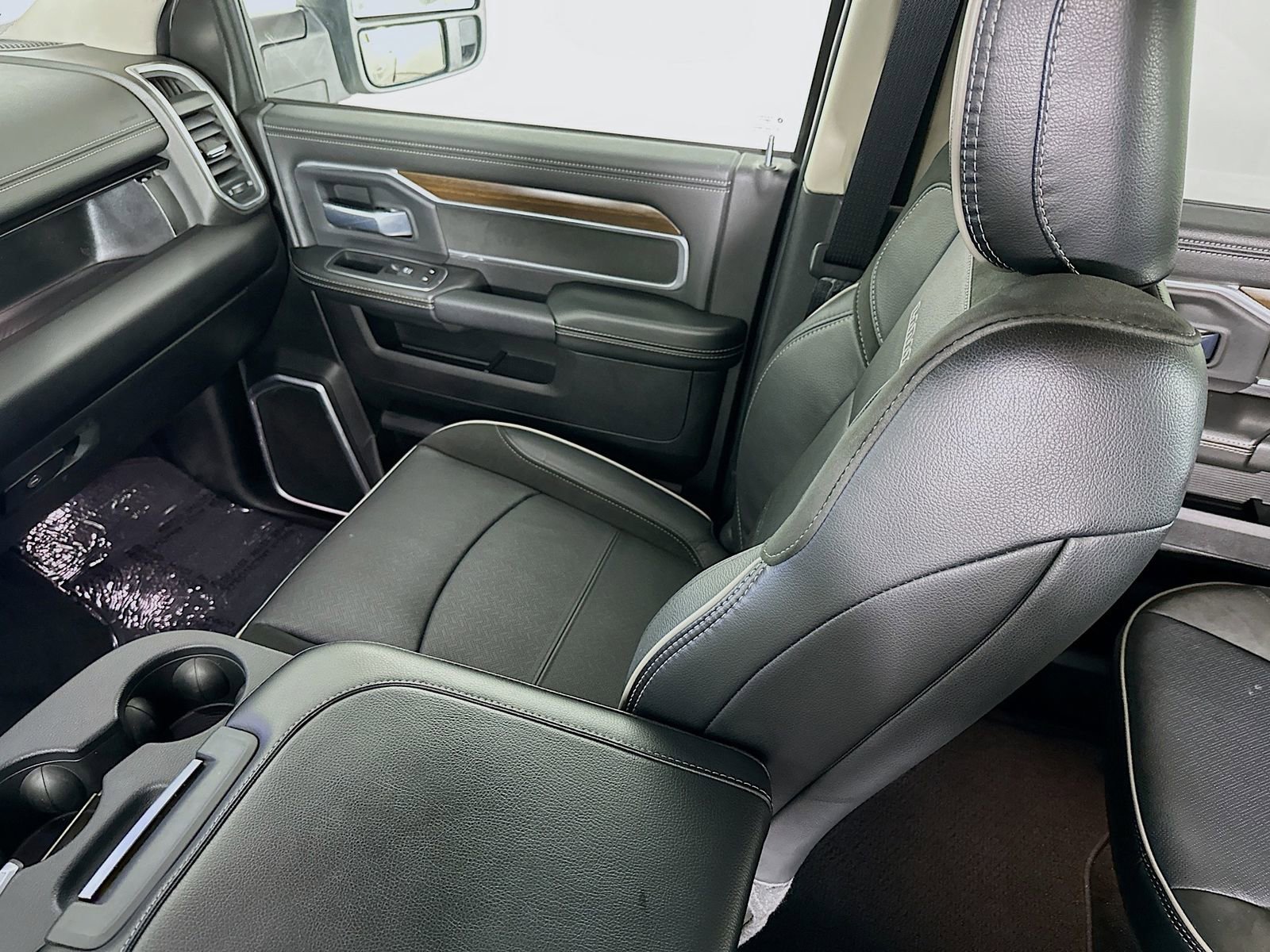 Used 2024 RAM 2500 Laramie AWD/4WD image 24