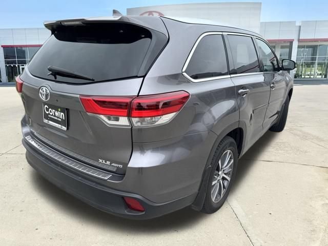 Used 2017 Toyota Highlander XLE w/ Protection Package #3 AWD/4WD image 38