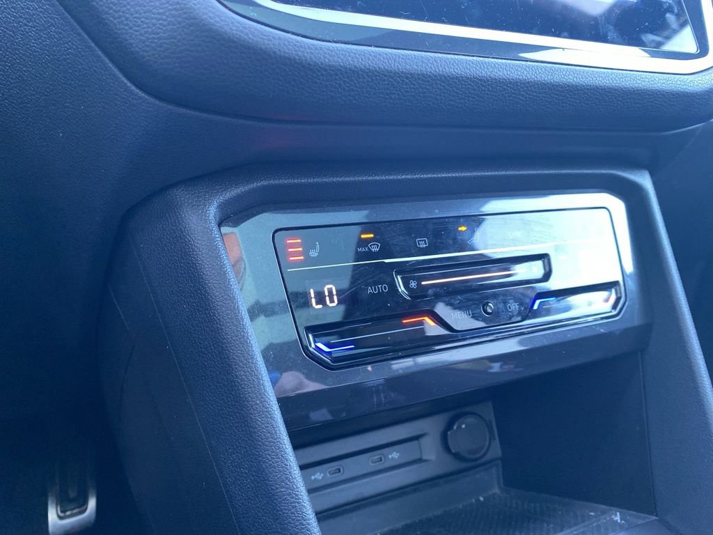 Used 2023 Volkswagen Tiguan SE R-Line image 11