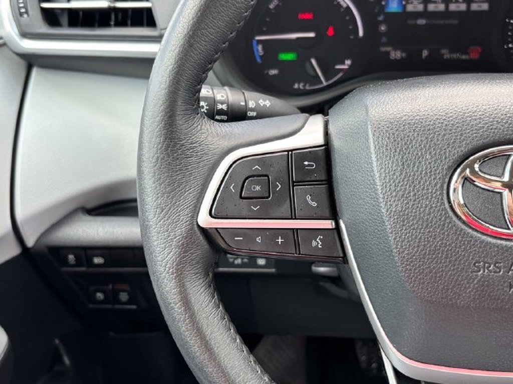Used 2025 Toyota Sienna XLE FWD image 19