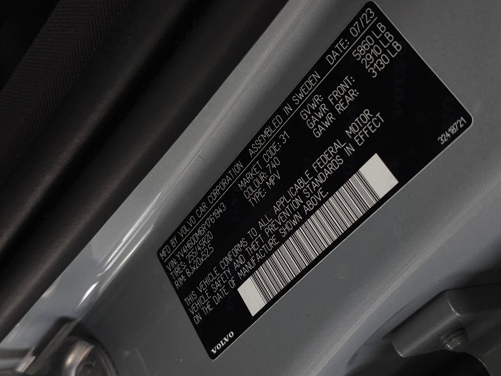 Certified 2024 Volvo XC60 T8 Ultimate w/ Protection Package Premier AWD/4WD image 39