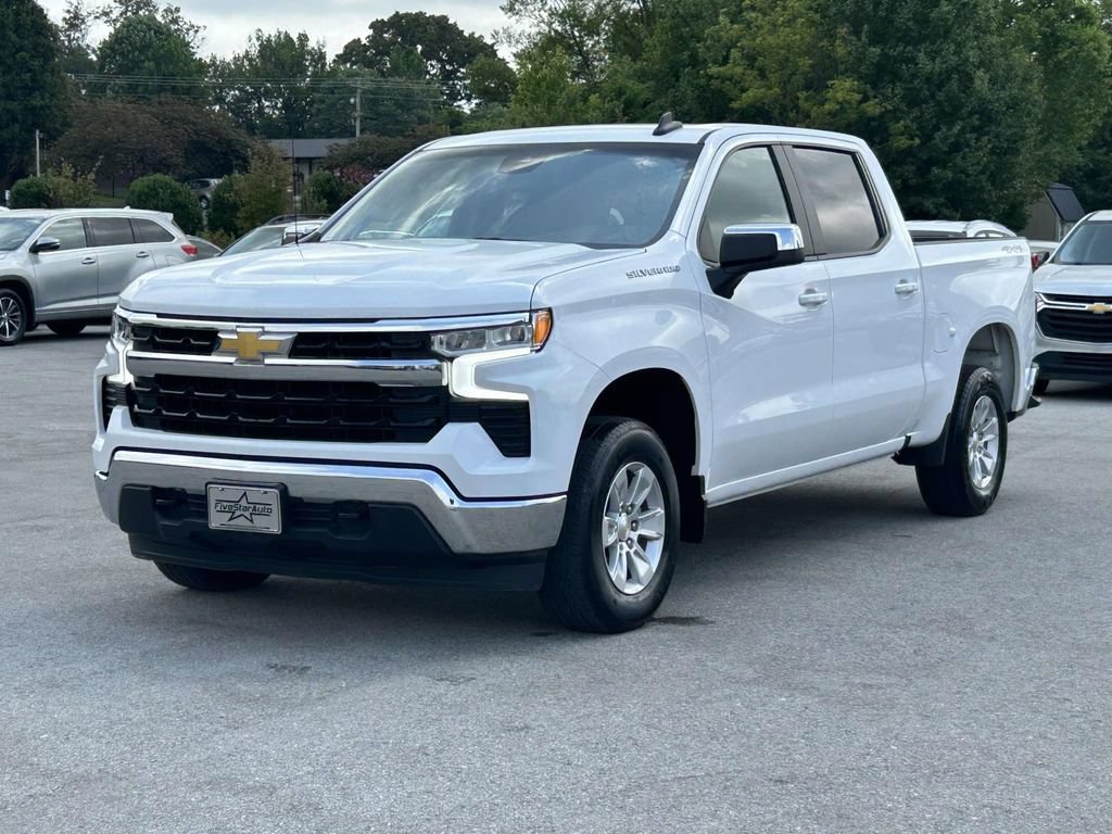 Used 2025 Chevrolet Silverado 1500 LT AWD/4WD image 3