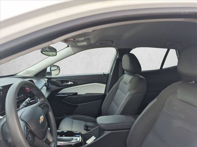 Used 2025 Chevrolet Trax LT FWD image 11