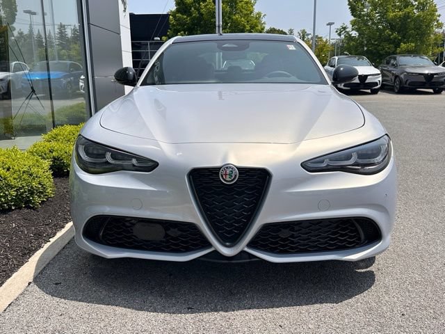Used 2025 Alfa Romeo Giulia AWD image 4