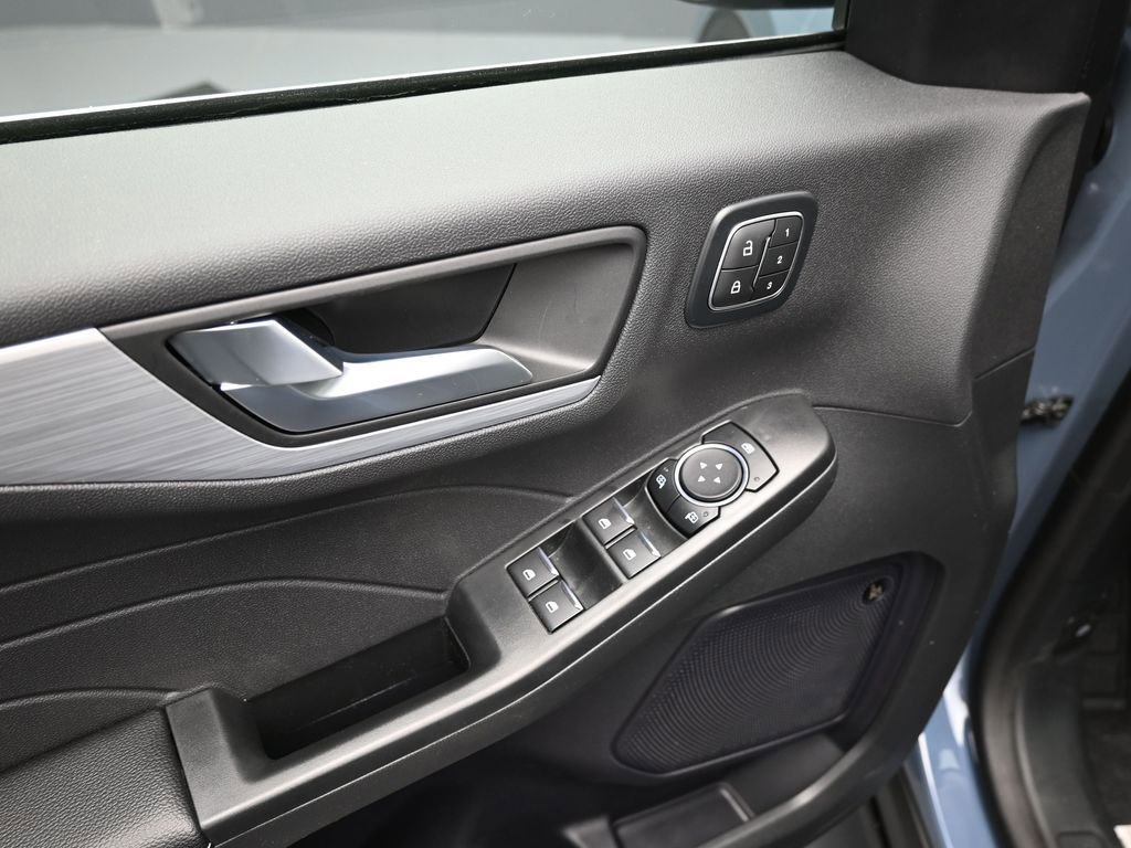 New 2024 Ford Escape SE w/ PHEV Premium Package image 24