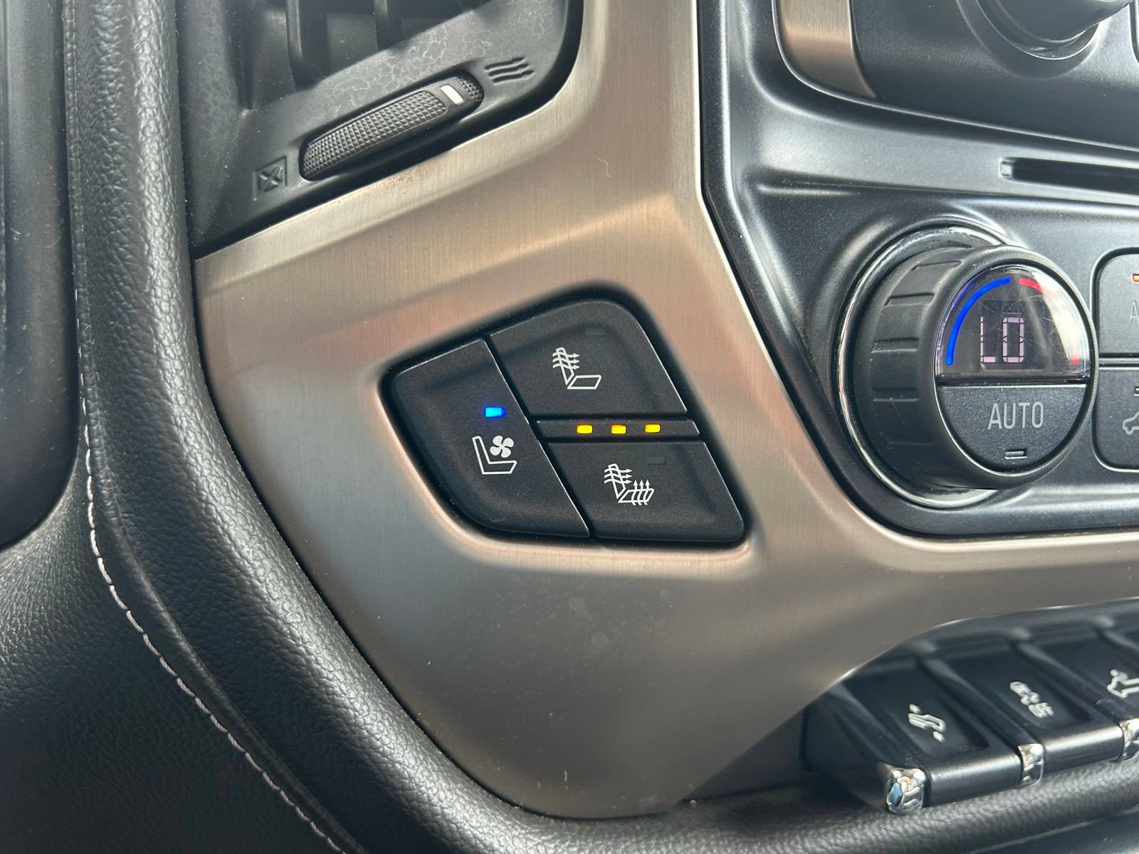 Used 2018 GMC Sierra 2500 Denali w/ Snow Plow Prep Package AWD/4WD image 22