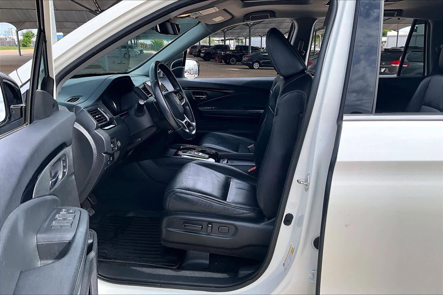 Used 2019 Honda Pilot Touring image 8