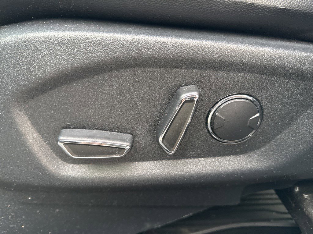 Used 2017 Ford Explorer XLT w/ Equipment Group 202A image 15