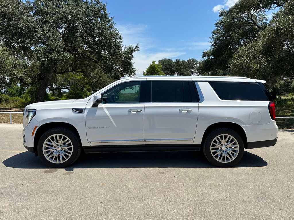 Used 2025 GMC Yukon XL Denali w/ Sun & Power Step Package AWD/4WD image 8