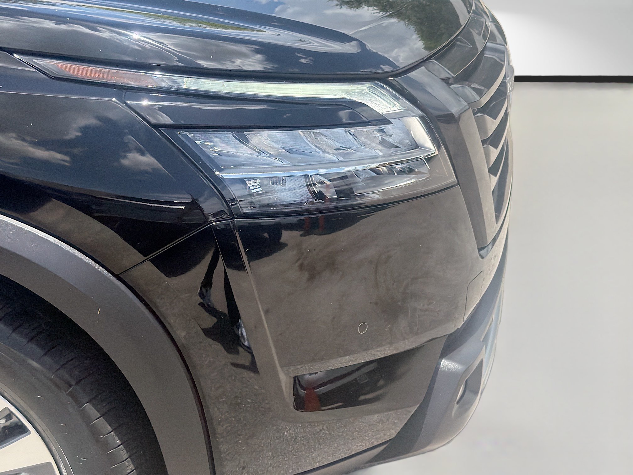Used 2024 Nissan Pathfinder SL w/ Black Appearance Package FWD image 32