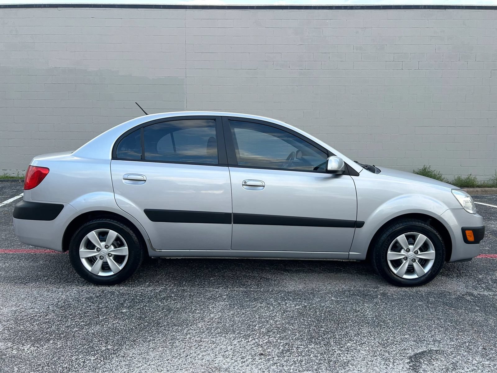 Used 2008 Kia Rio LX FWD image 4