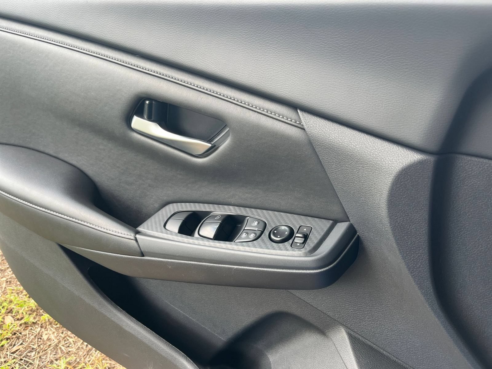 Used 2025 Nissan Sentra SV FWD image 18