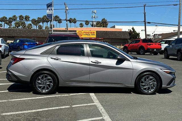 Certified 2025 Hyundai Elantra Hybrid FWD image 3
