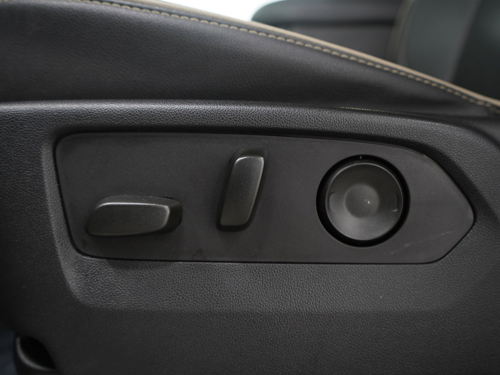 Used 2023 GMC Yukon XL SLT image 24