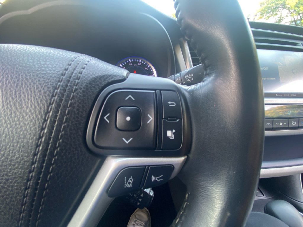 Used 2017 Toyota Highlander Limited AWD/4WD image 21