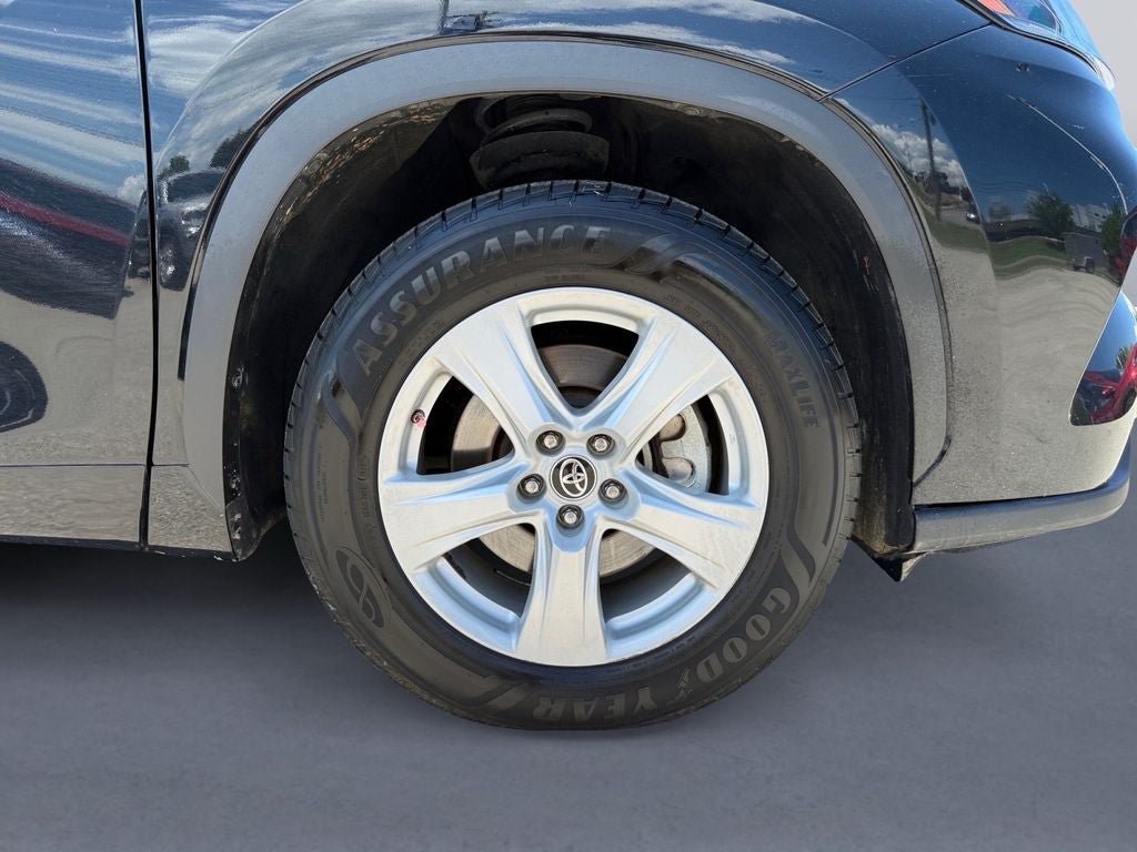Used 2020 Toyota Highlander L FWD image 9