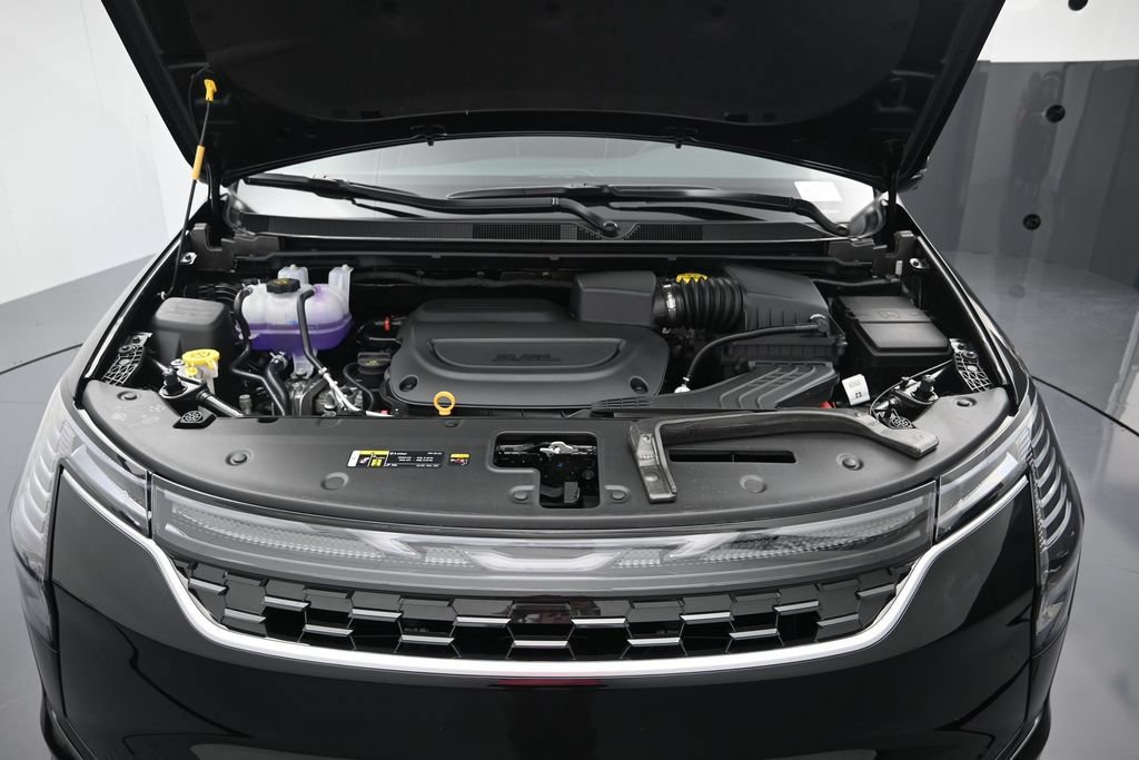 New 2027 Chrysler Pacifica Limited w/ Family Tech Group FWD image 30
