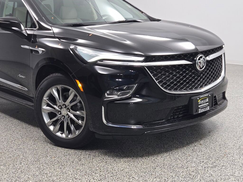 Used 2022 Buick Enclave Avenir w/ Avenir Technology Package image 2