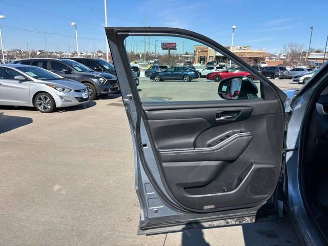 Used 2020 Toyota Highlander XLE image 10