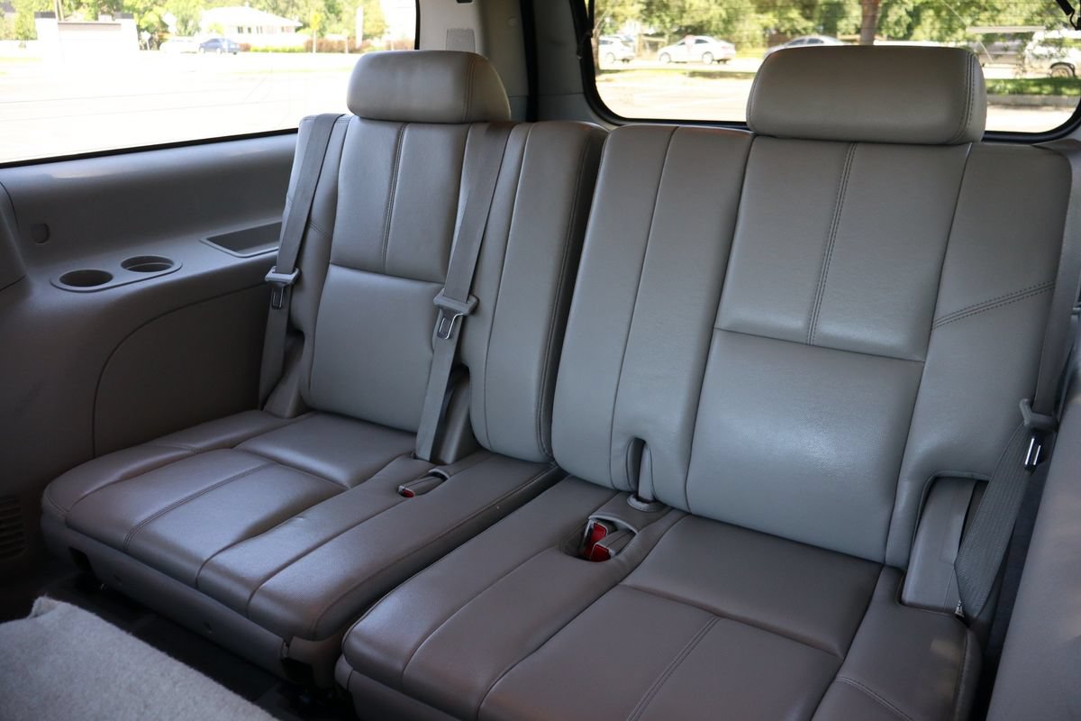 Used 2008 Chevrolet Suburban LT w/ LT Preferred Equipment Group AWD/4WD image 21