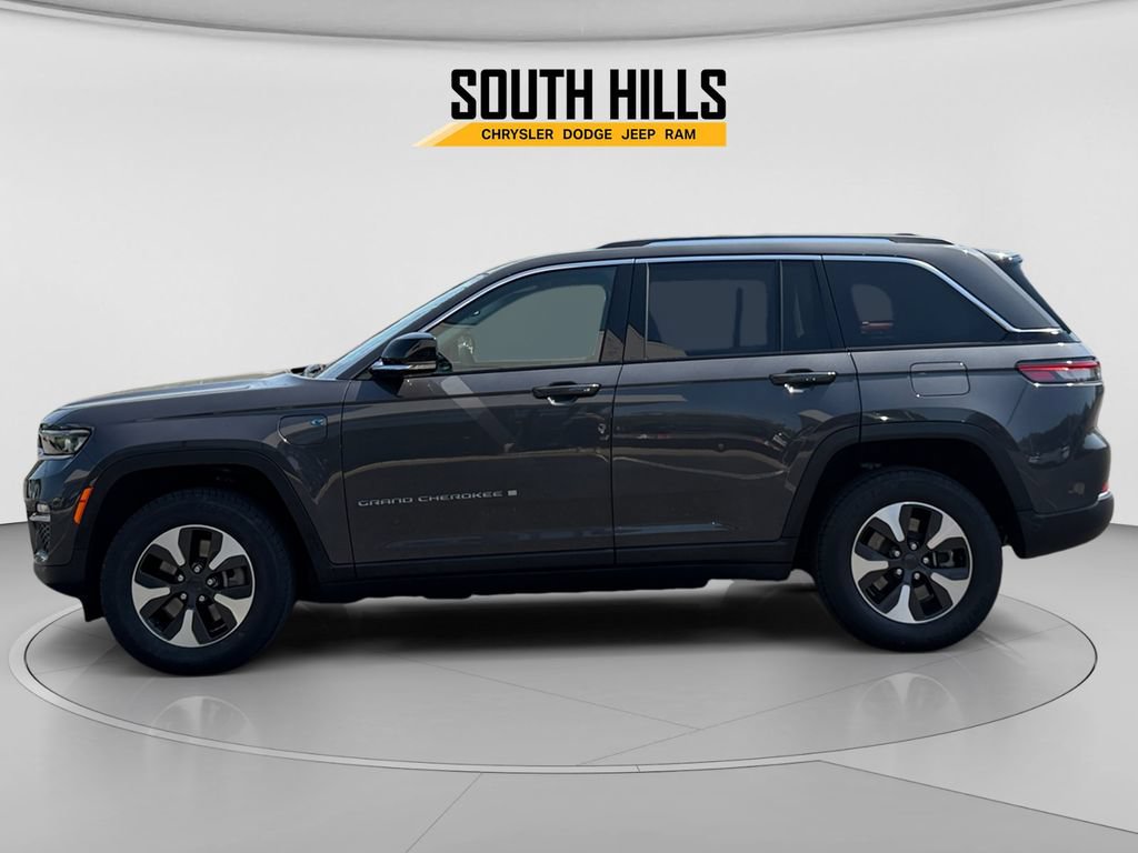 Used 2023 Jeep Grand Cherokee 4WD 4xe image 2