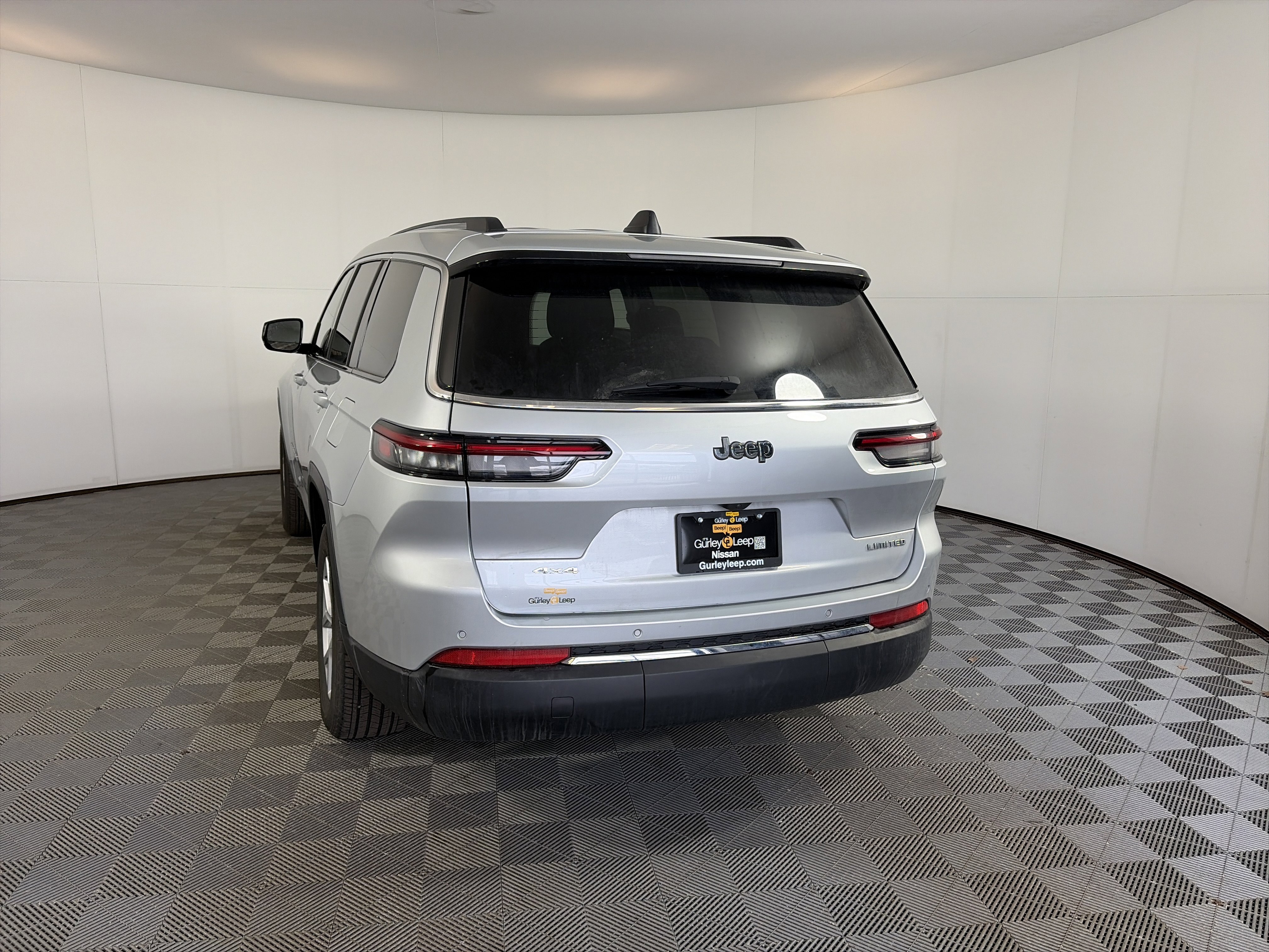 Used 2023 Jeep Grand Cherokee L Limited w/ Trailer Tow Group (B) image 9