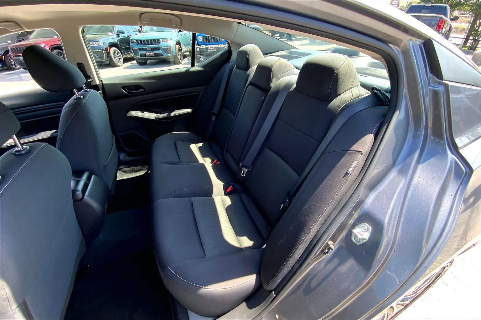 Used 2024 Nissan Altima 2.5 SV FWD image 18