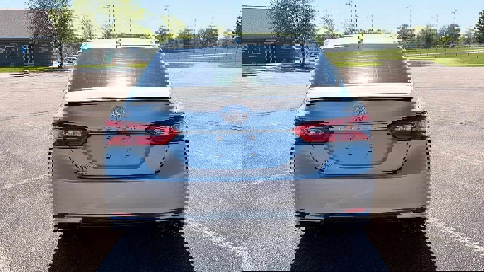 Used 2020 Toyota Camry SE image 4