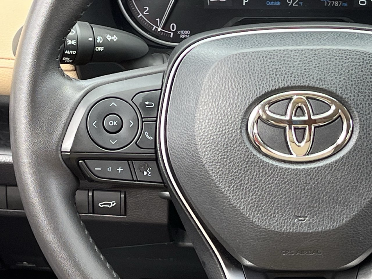 Used 2025 Toyota RAV4 XLE Premium FWD image 12
